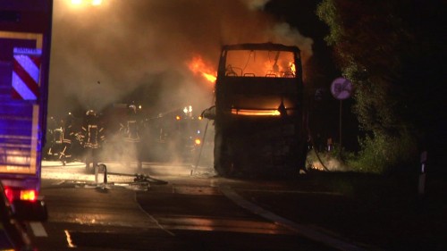 Reisebus auf der A7 ausgebrannt