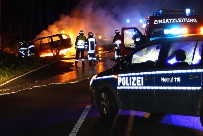 Auto nach Unfall ausgebrannt