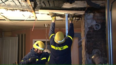 Haus nach Brand einsturzgefährdet