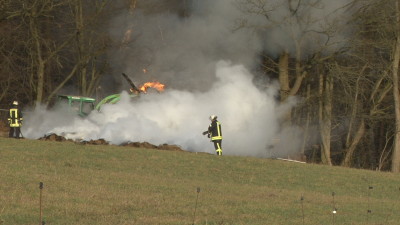 Feldscheune in Flammen: Sichtbehinderung auf der ICE-Strecke