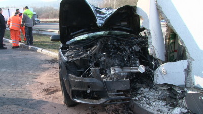 Auto rast in Rastanlage von Kirchheim