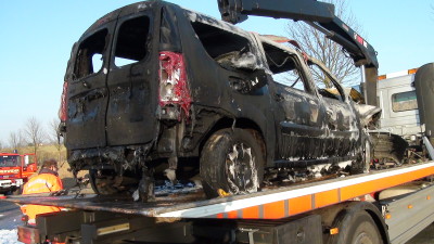 PKW geht nach Unfall auf der B252 in Flammen auf