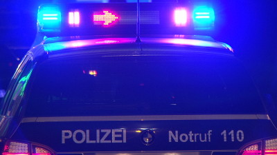 Lkw durchbricht Mittelleitplanke – fatale Kettenraktion