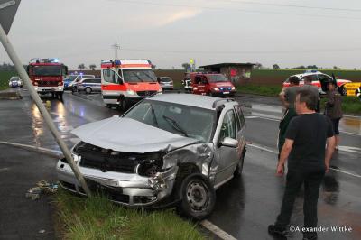 Zwei Schwerverletzte nach Vorfahrtsverletzung