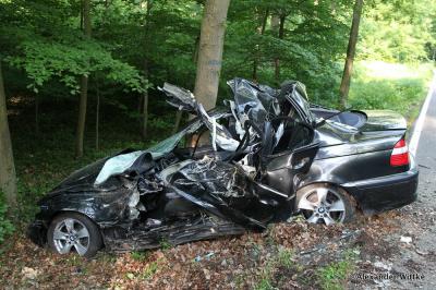 Ein Toter nach schwerem Unfall