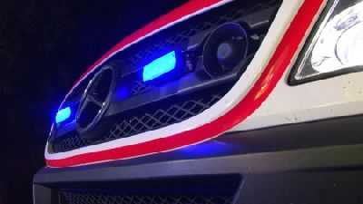 Messerattacke an Bushaltestelle – 20-Jähriger lebensbedohlich verletzt