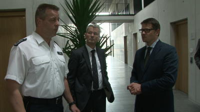 Boris Rhein besucht das Schießtrainingszentrum
