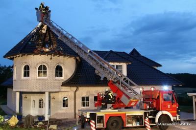 Dachstuhlbrand – Feuerwehr verhindert schlimmeres
