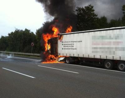 LKW-Brand auf der A7 – 300.000 Euro Sachschaden