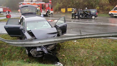 Sieben Verletzte nach Unfall auf der B 253