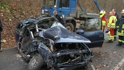 18-jährige Beifahrerin stirbt beim Zusammenstoß mit LKW