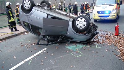 Auto überschlägt sich bei Waldeck