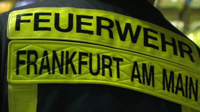 10 Dosen Bauschaum zum wärmen vor Gasbrenner abgestellt – Explosion