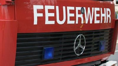 Kinder überschlagen sich mit Papas Auto