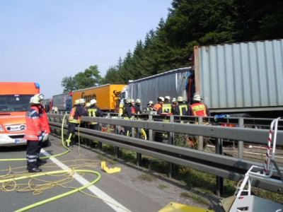 Schwerer LKW-Unfall auf A44 bei Marsberg – Zwei Tote