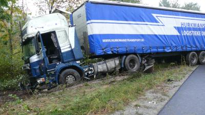 A7 – Lkw kommt von der Fahrbahn ab