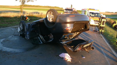 Stark alkoholisiert und zu schnell – Schwerer Unfall auf der B 450