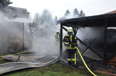 Schule musste nach Carport-Brand evakuiert werden