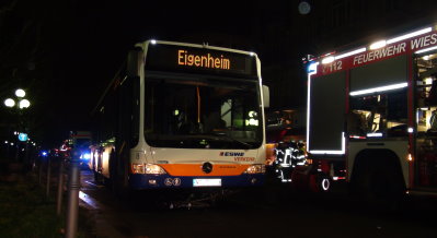 Tödlicher Unfall – Fahrradfahrer unter Bus eingeklemmt