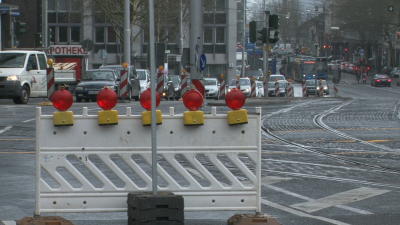 Nach Winterpause: Baustelle auf der Friedrich-Ebert-Straße – Stau
