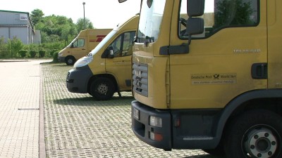 Polizei sucht weiterhin nach dem Postauto – Zwei Täter flüchtig