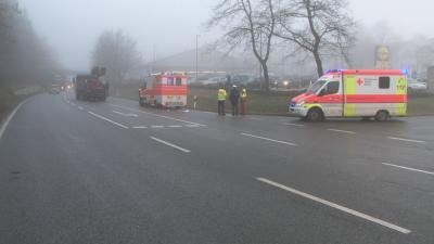 Person auf der B 450 von LKW erfasst