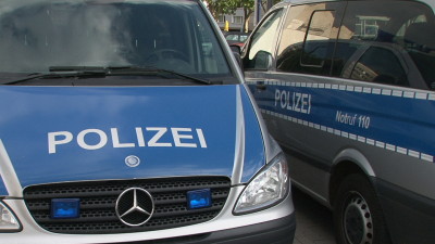 Papagei „Chico“ schreit um Hilfe – Polizeieinsatz