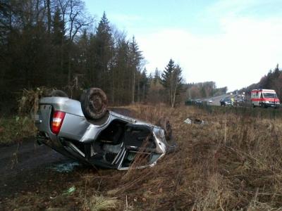 A7: PKW flog über 50 Meter von der Autobahn