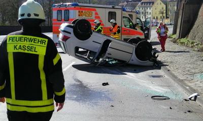 PKW überschlägt sich am Weinberg