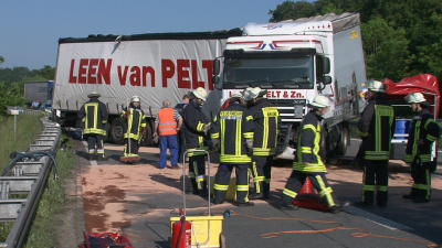 A44: LKW kommt ins schleudern – Vollsperrung
