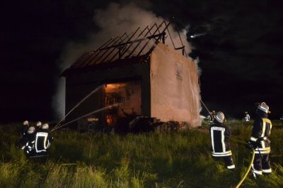 Feldscheune bei Guxhagen brennt nieder