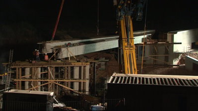 Neue Brücke über Autobahn bei Felsberg – A7 voll gesperrt