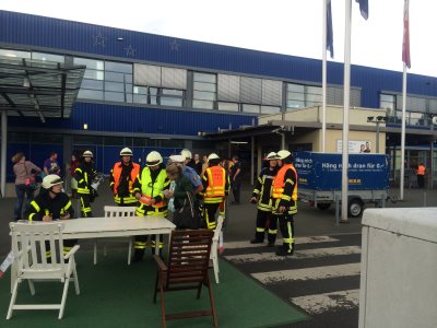 Dacharbeiten löste Chemieeinsatz bei IKEA aus – Sechs Verletzte