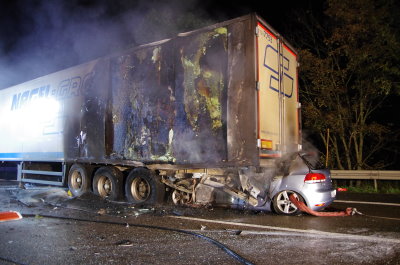 A7: Erneut schwerer Unfall: PKW unter LKW – Fahrer tot