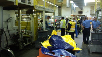 Person in Maschine eingeklemmt