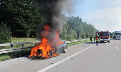 BMW Cabrio auf A5 ausgebrannt