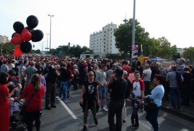 Hunderte Demonstranten bei Hunde-Demo in Rüsselsheim