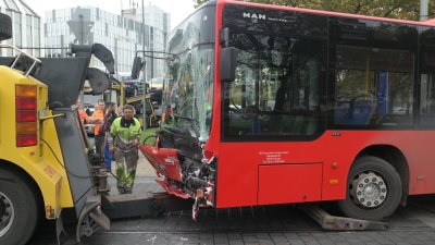 Unfall am Platz der Deutschen Einheit – Fahrgäste blieben unverletzt
