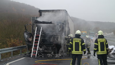 A49 – LKW brannte auf neuer Fahrbahndecke