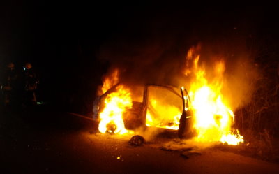 Opel nach Unfall ausgebrannt