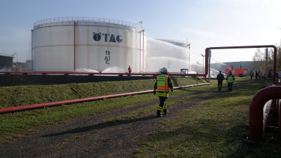 Kat-Übung – Explosionen im Öltanklager | Video