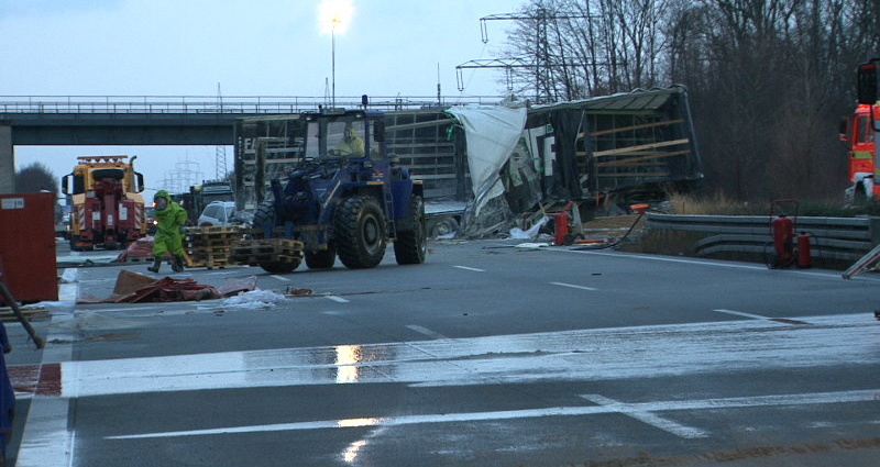 A7: Nach schwerem LKW-Unfall bei Göttingen – Landkreis Kassel im Einsatz