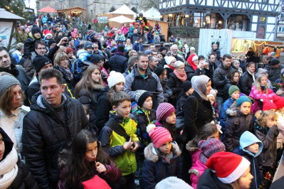 Marktplatz: Hunderte beim Wolfhager Adventsmarkt