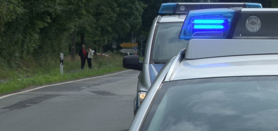 Linienbus streift Abschlepper auf den B3