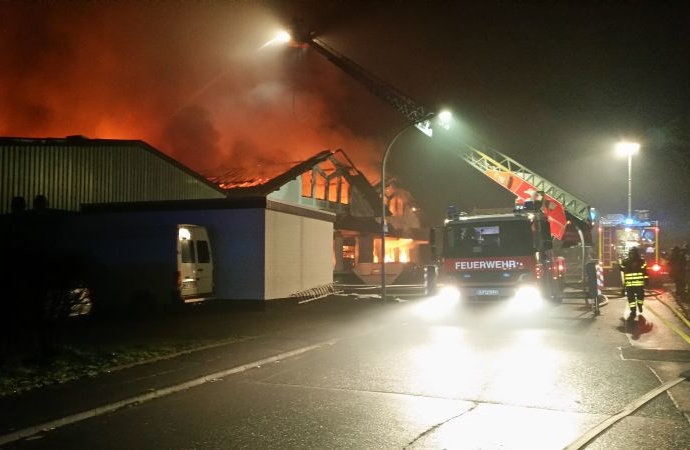 Fahrlässiger Brandstiftung? Polizei hat erste Hinweise