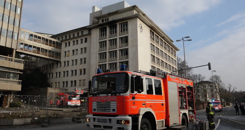 Wieder Feuer im R+V Gebäude – Feuerwehr im Großeinsatz