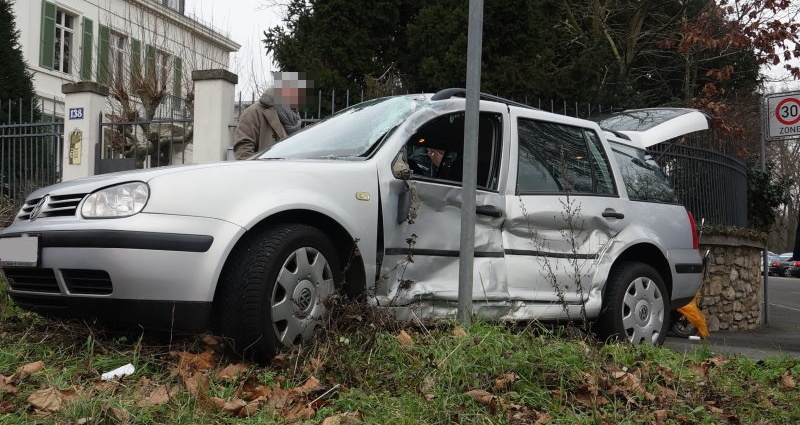 Stadtgebiet: Unfall mit PKW und LKW