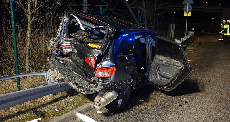 PKW kam nach Unfall von der A 66 ab