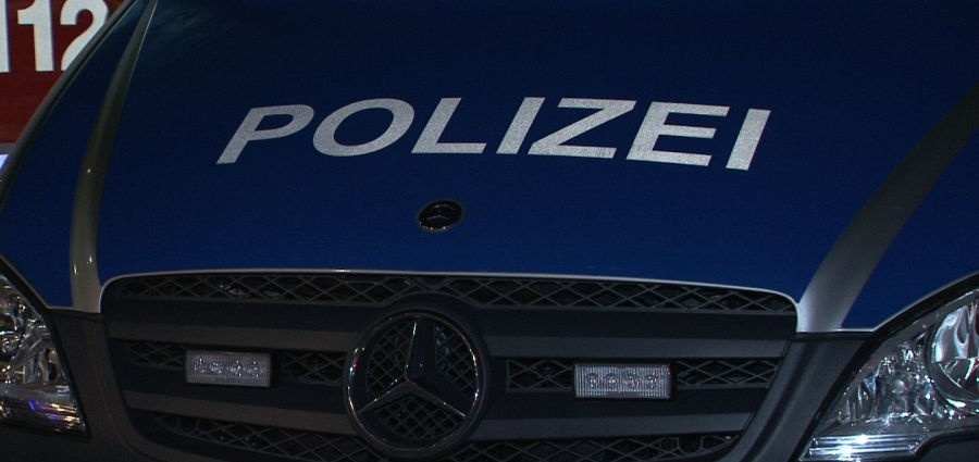 KS: 19-jähriger Autofahrer benutzt Blaulicht und bremst Rettungswagen im Einsatz aus