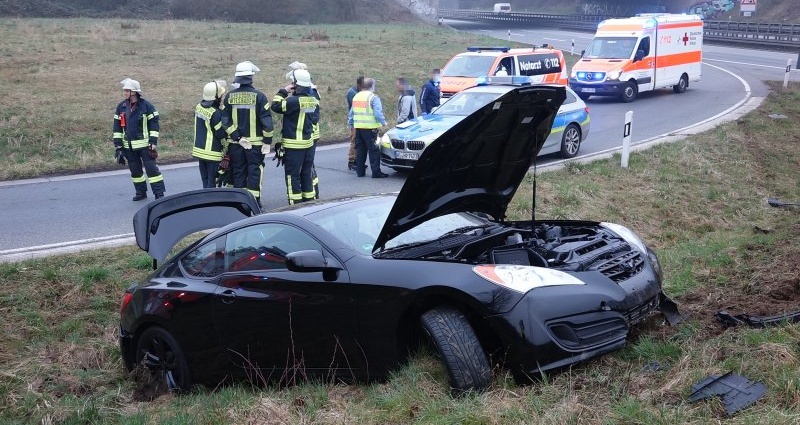 A66 – PKW in der Ausfahrt verunglückt